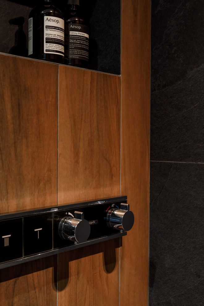 High Park Residences Modern Bathroom Singapore by The Scientist