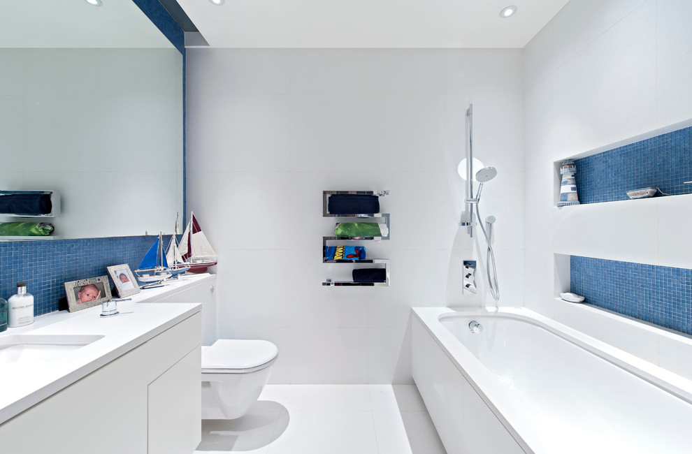 ロンドンにあるコンテンポラリースタイルのおしゃれな浴室の写真