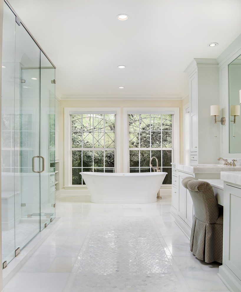На фото: большая главная ванная комната в стиле неоклассика (современная классика) с фасадами в стиле шейкер, отдельно стоящей ванной, угловым душем, мраморной плиткой, мраморным полом, врезной раковиной, мраморной столешницей и душем с распашными дверями с
