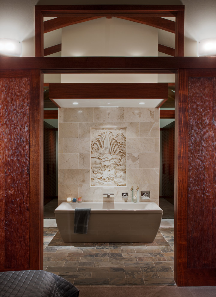 На фото: ванная комната в современном стиле с отдельно стоящей ванной и коричневой плиткой с