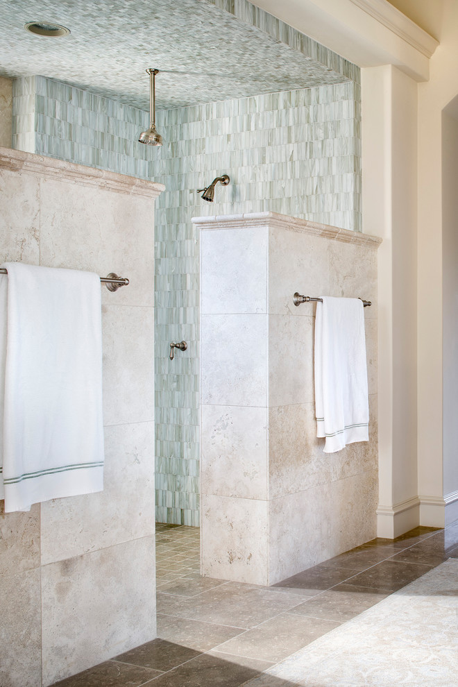 На фото: огромная главная ванная комната в классическом стиле с фасадами с утопленной филенкой, фасадами цвета дерева среднего тона, полновстраиваемой ванной, открытым душем, бежевой плиткой, белыми стенами, врезной раковиной, мраморной столешницей, открытым душем и белой столешницей с