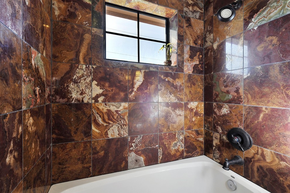 Inspiration för ett mellanstort amerikanskt badrum med dusch, med möbel-liknande, skåp i mörkt trä, ett badkar i en alkov, en dusch/badkar-kombination, vita väggar, ett nedsänkt handfat, träbänkskiva, mellanmörkt trägolv och dusch med duschdraperi