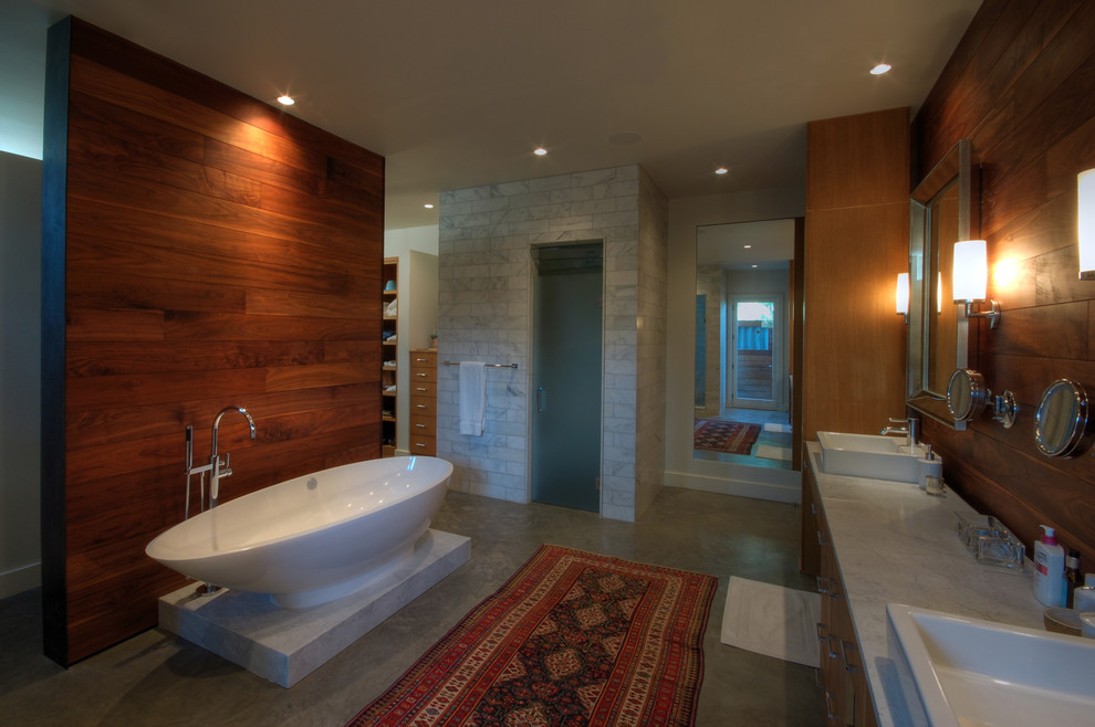 Example of a minimalist bathroom design in Austin
