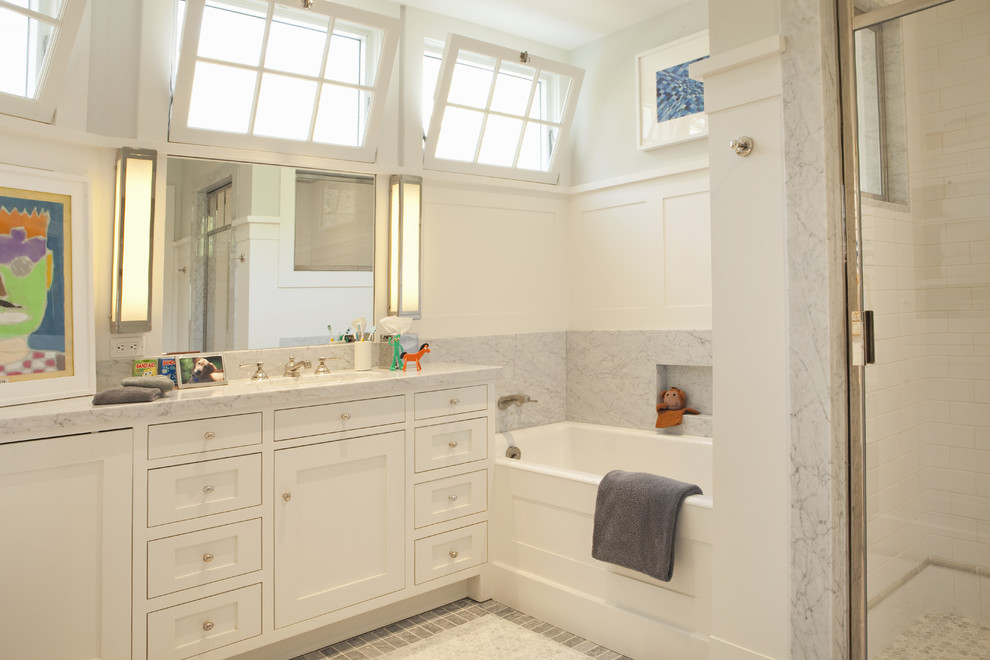 Example of a transitional kids' alcove bathtub design in Los Angeles