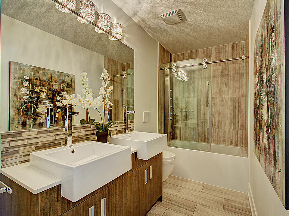 Hillside Townhomes Show Suite Calgary Contemporary Bathroom