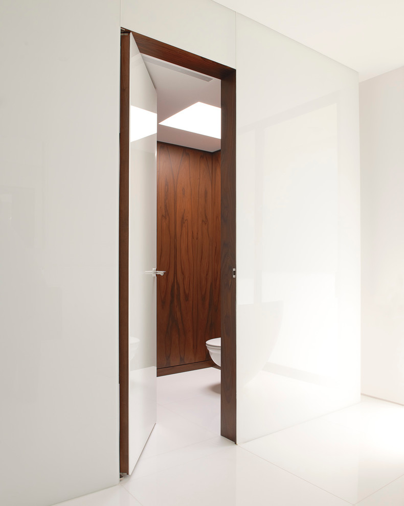 Example of a minimalist master bathroom design in New York