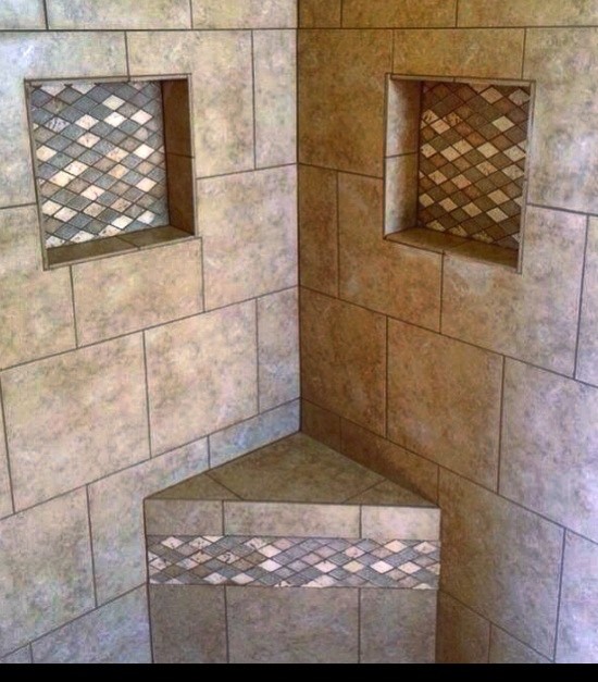 His and Hers shower niches Classique Salle de Bain La Nouvelle