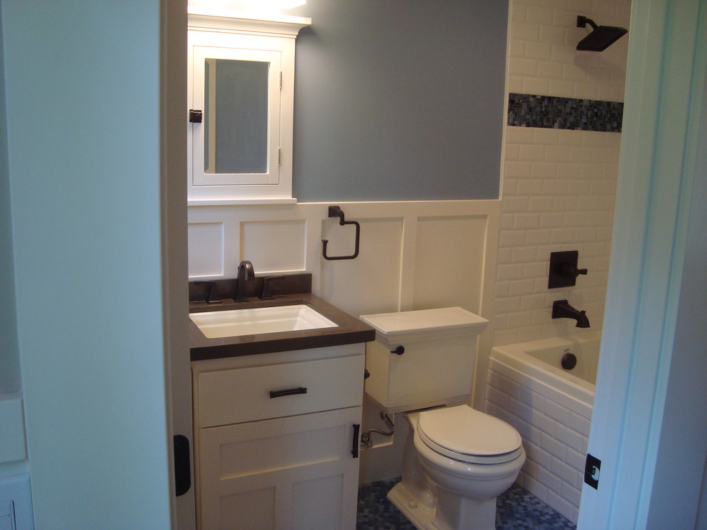 Example of an arts and crafts bathroom design in Sacramento