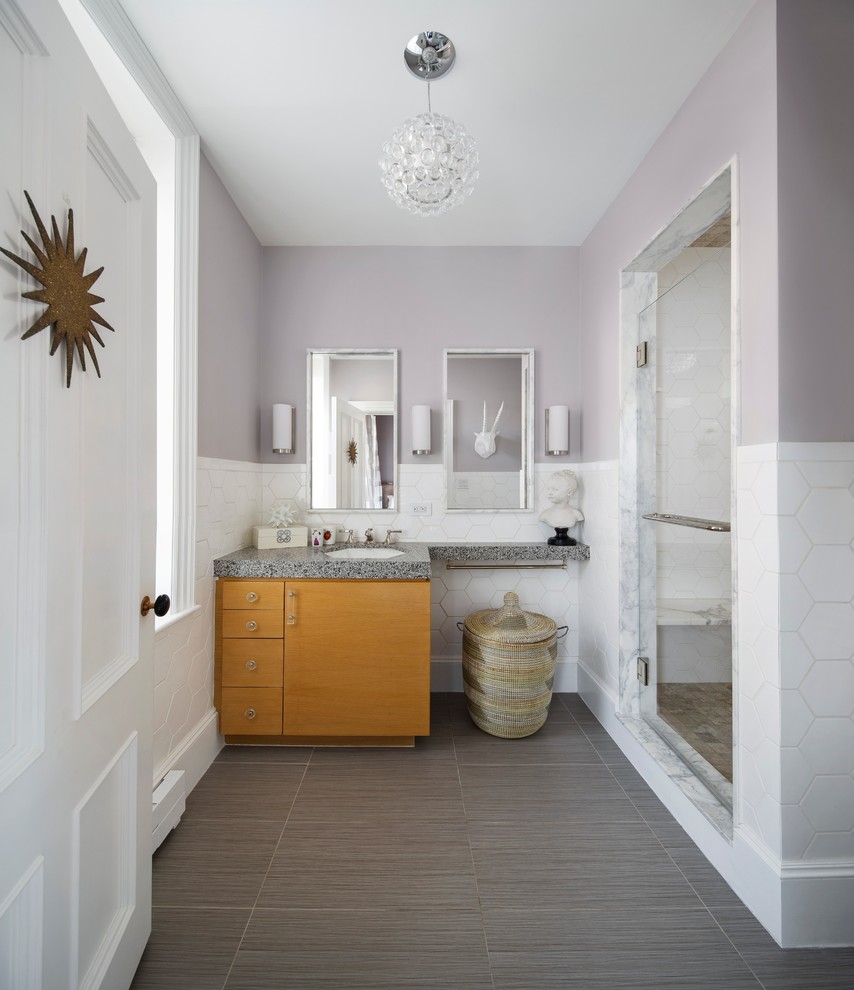 ボストンにあるお手頃価格の中くらいなトランジショナルスタイルのおしゃれなバスルーム (浴槽なし) (アンダーカウンター洗面器、フラットパネル扉のキャビネット、中間色木目調キャビネット、人工大理石カウンター、白いタイル、セラミックタイル、紫の壁、セラミックタイルの床、アルコーブ型シャワー、グレーの床) の写真