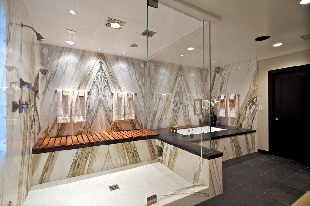 Стильный дизайн: большая баня и сауна в стиле неоклассика (современная классика) с полновстраиваемой ванной - последний тренд