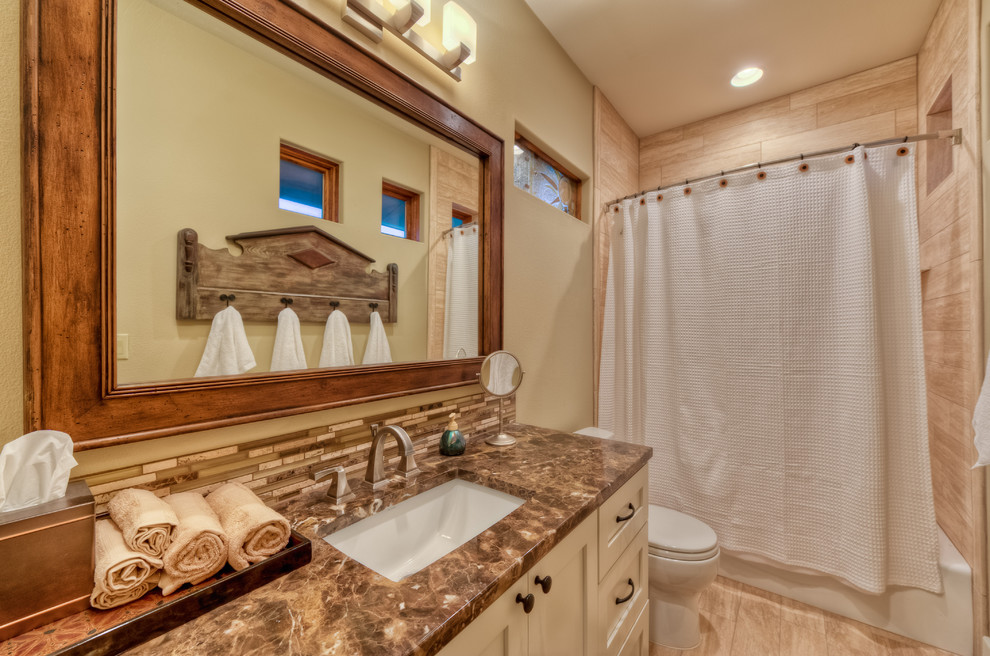 На фото: детская ванная комната среднего размера в классическом стиле с фасадами с утопленной филенкой, белыми фасадами, отдельно стоящей ванной, душем над ванной, унитазом-моноблоком, разноцветной плиткой, плиткой кабанчик, врезной раковиной, мраморной столешницей, бежевыми стенами, светлым паркетным полом, бежевым полом, шторкой для ванной и коричневой столешницей с