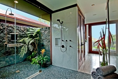 Design ideas for a contemporary bathroom in Hawaii.