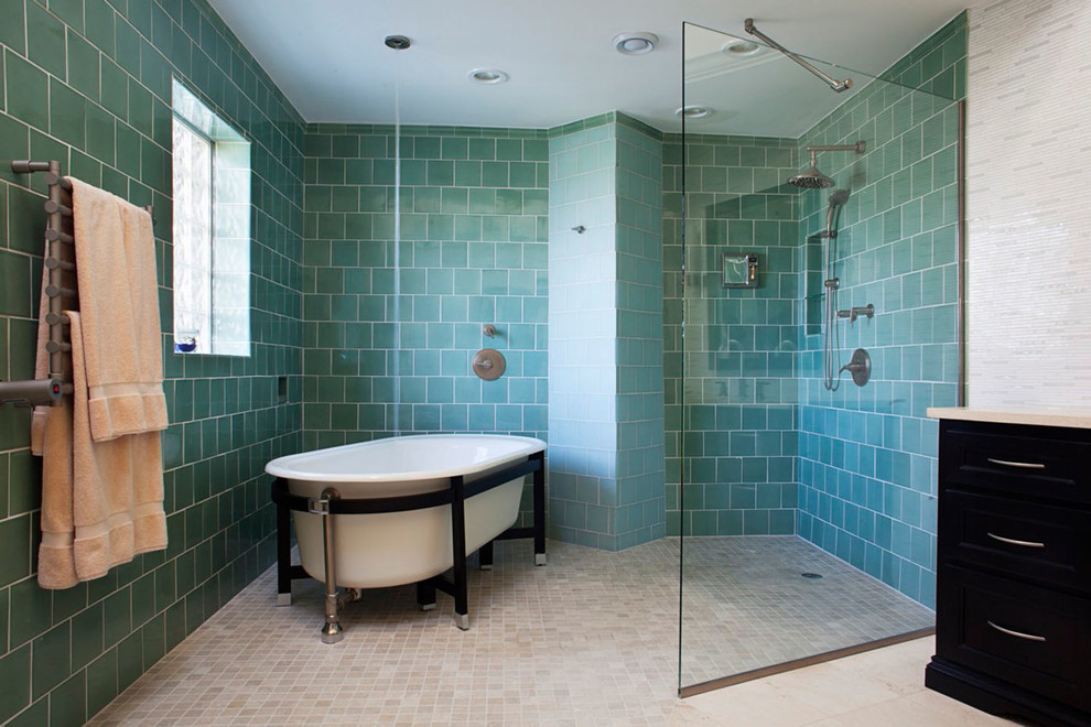 Mid-sized elegant master porcelain tile ceramic tile tub/shower combo photo in New York with blue walls