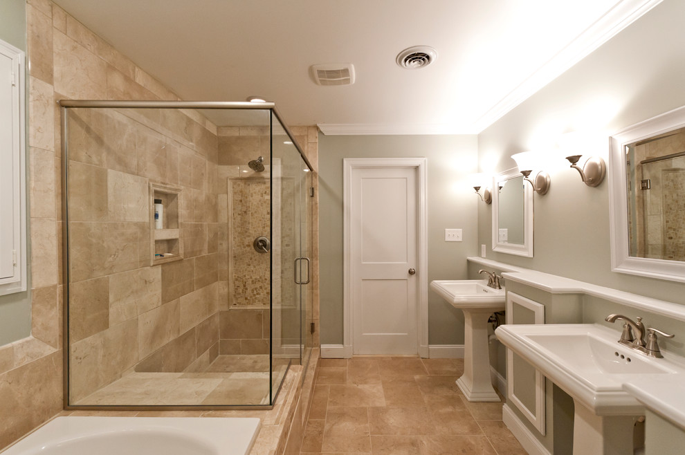 Design ideas for a classic ensuite wet room bathroom in Richmond with a built-in bath, a one-piece toilet, brown tiles, green walls, a pedestal sink, brown floors and a hinged door.
