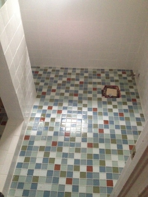 На фото: ванная комната в стиле кантри с