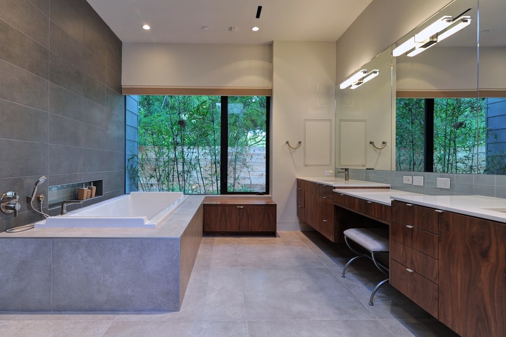 Inspiration for a contemporary bathroom in Houston.