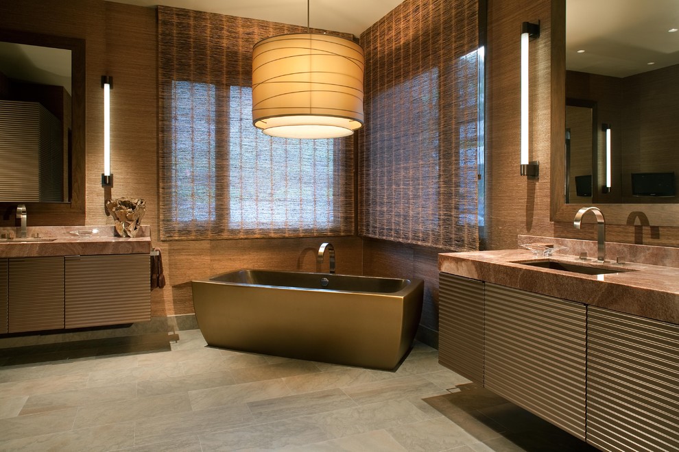 На фото: ванная комната в стиле модернизм с отдельно стоящей ванной и коричневой столешницей с