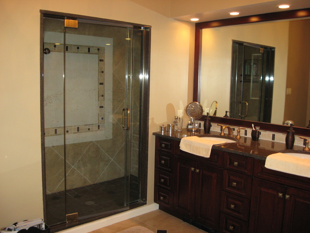 Ejemplo de cuarto de baño principal clásico renovado de tamaño medio