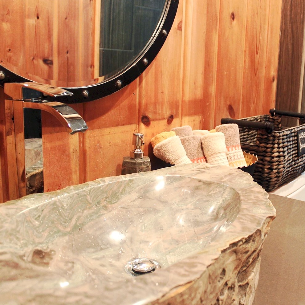 Mittelgroßes Rustikales Badezimmer mit Korkboden in Seattle