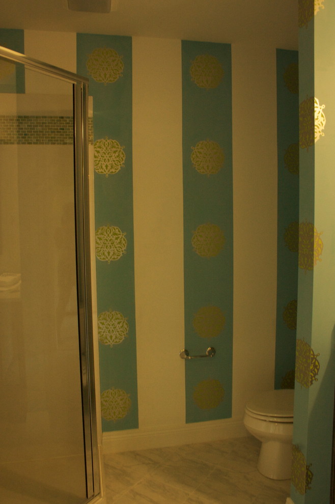 ルイビルにあるトランジショナルスタイルのおしゃれな浴室の写真