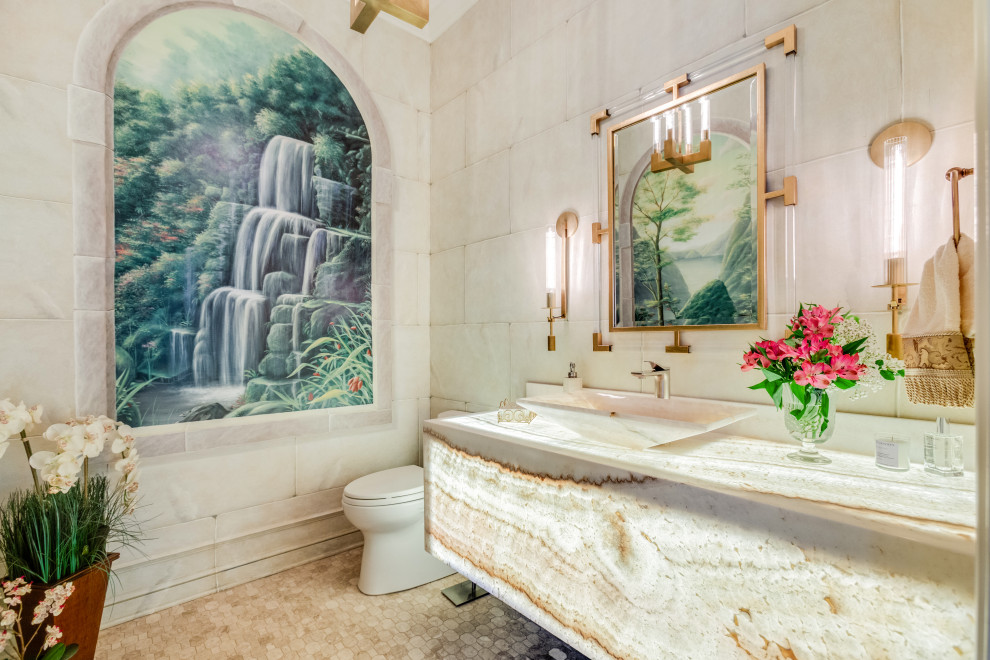 Inspiration för stora klassiska beige badrum, med beige kakel, ett fristående handfat och bänkskiva i onyx
