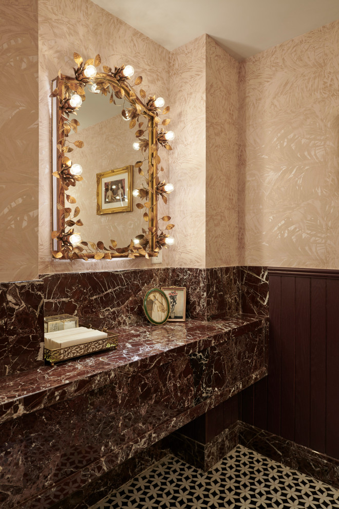 Ispirazione per una grande stanza da bagno contemporanea con piastrelle nere, piastrelle in ceramica, pareti viola, pavimento in marmo, pavimento multicolore, un lavabo e soffitto ribassato