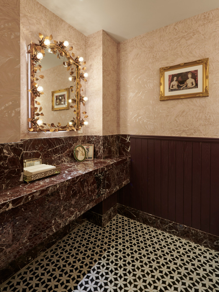 На фото: большая ванная комната в современном стиле с черной плиткой, керамической плиткой, фиолетовыми стенами, мраморным полом, разноцветным полом, тумбой под одну раковину и многоуровневым потолком с