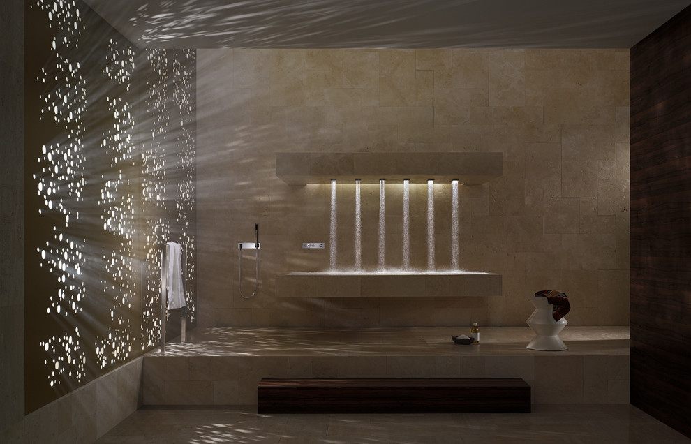 Geräumiges Modernes Badezimmer mit offener Dusche, beigen Fliesen, Keramikfliesen, beiger Wandfarbe und Keramikboden in Cleveland