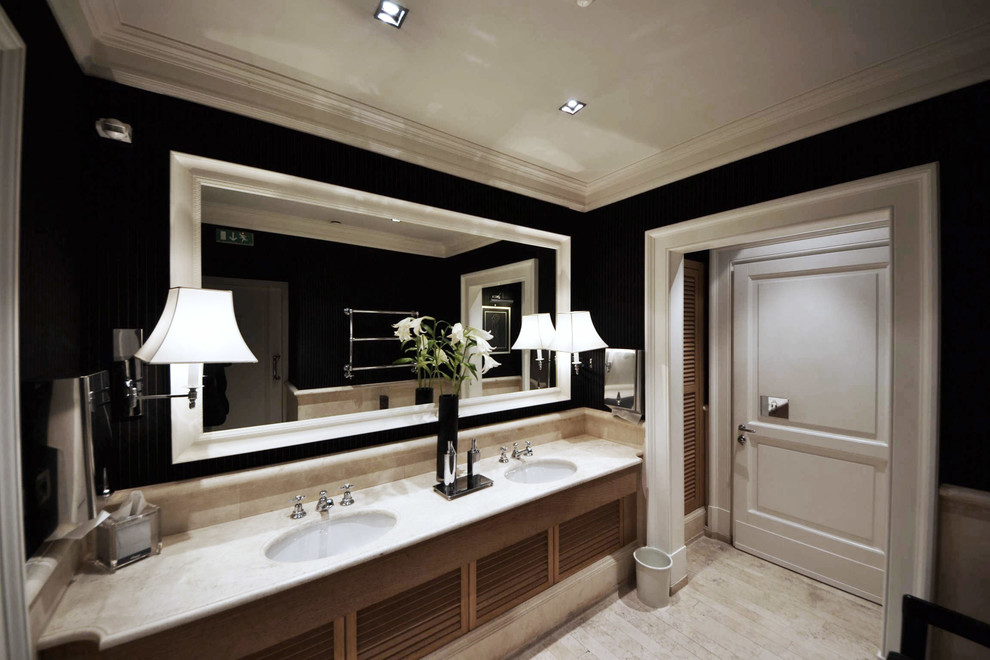 Esempio di una grande stanza da bagno boho chic con lavabo da incasso, ante in legno scuro, top in marmo, doccia ad angolo, piastrelle beige, lastra di pietra, pareti bianche e pavimento in marmo