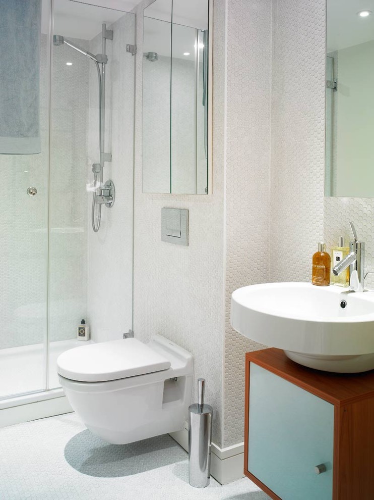 Inspiration for a modern bathroom remodel in Houston with a vessel sink and a wall-mount toilet