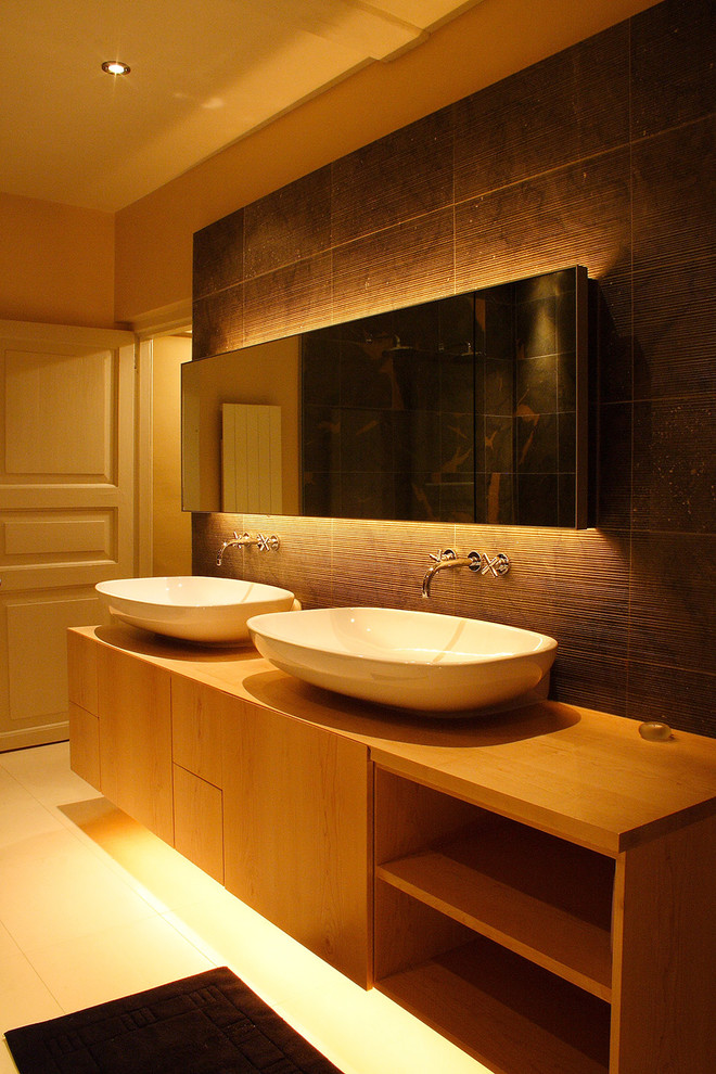 バークシャーにあるコンテンポラリースタイルのおしゃれな浴室の写真