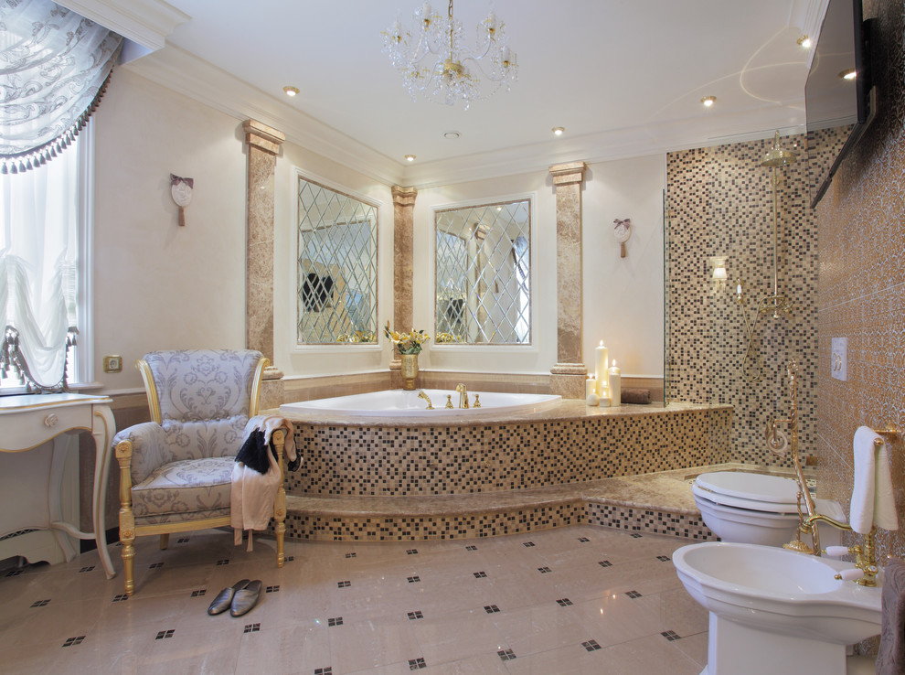 На фото: огромная главная ванная комната в классическом стиле с угловой ванной, угловым душем, биде, бежевой плиткой, плиткой мозаикой, бежевыми стенами и акцентной стеной с