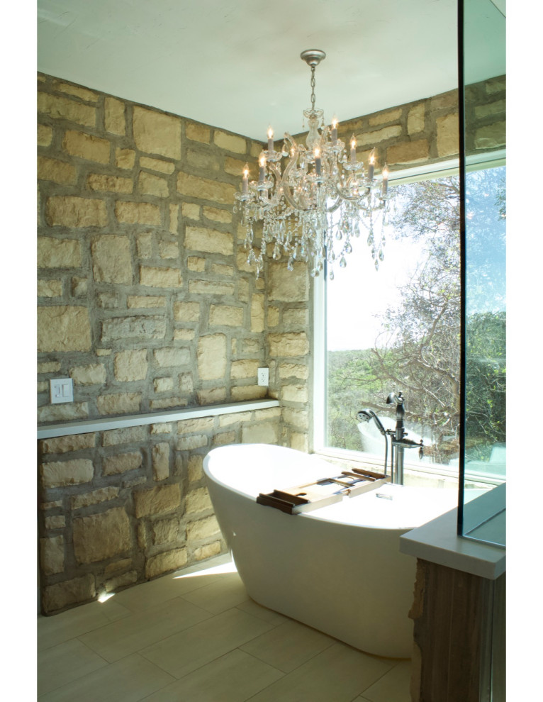 Источник вдохновения для домашнего уюта: главная ванная комната среднего размера в стиле рустика с стеклянными фасадами, белыми фасадами, душем с распашными дверями, белой столешницей и тумбой под две раковины