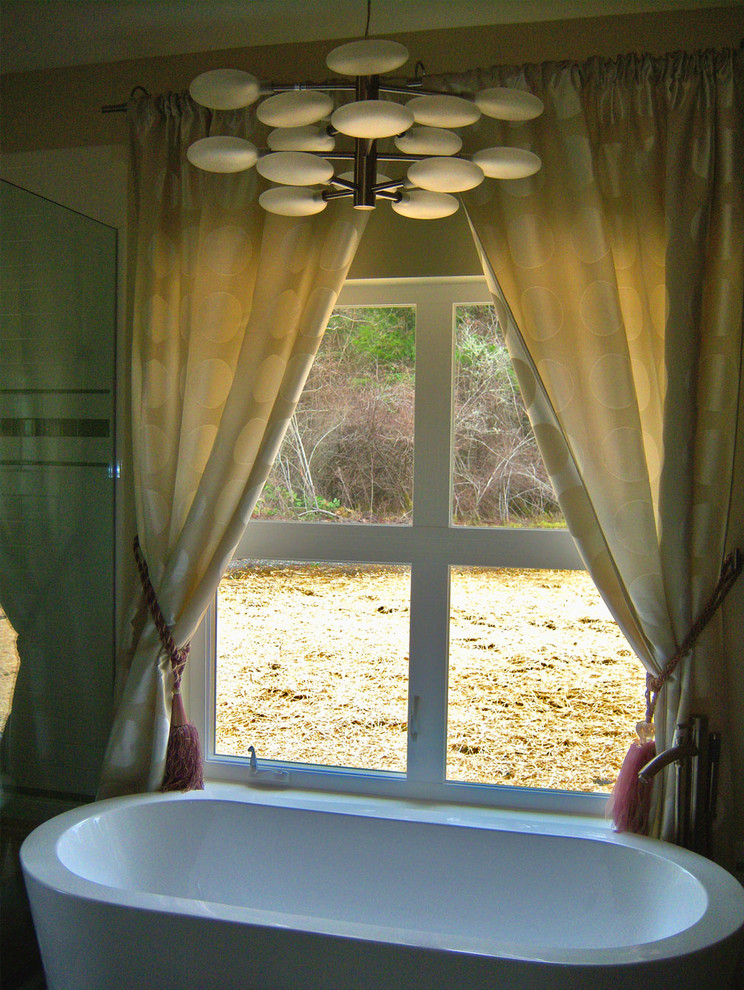 Esempio di una stanza da bagno padronale contemporanea con vasca freestanding