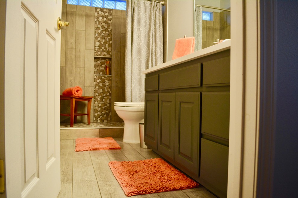 Идея дизайна: ванная комната среднего размера в стиле кантри