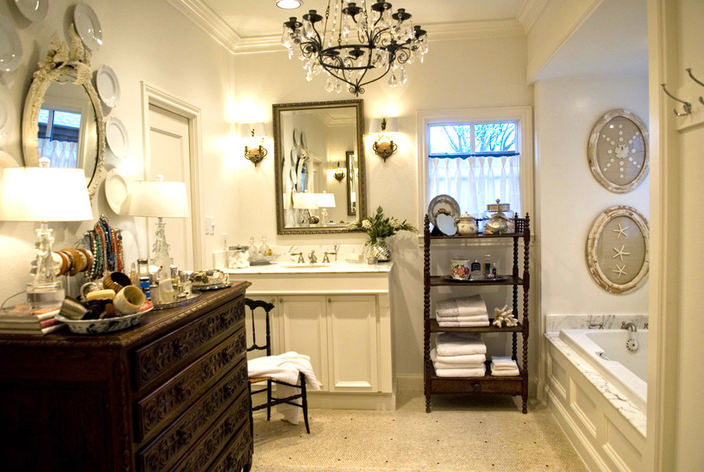 Bathroom - traditional bathroom idea in Dallas