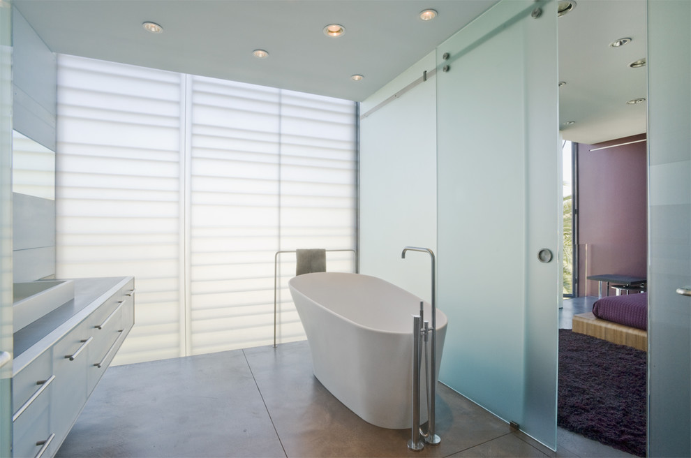 Modernes Badezimmer mit Aufsatzwaschbecken in Los Angeles