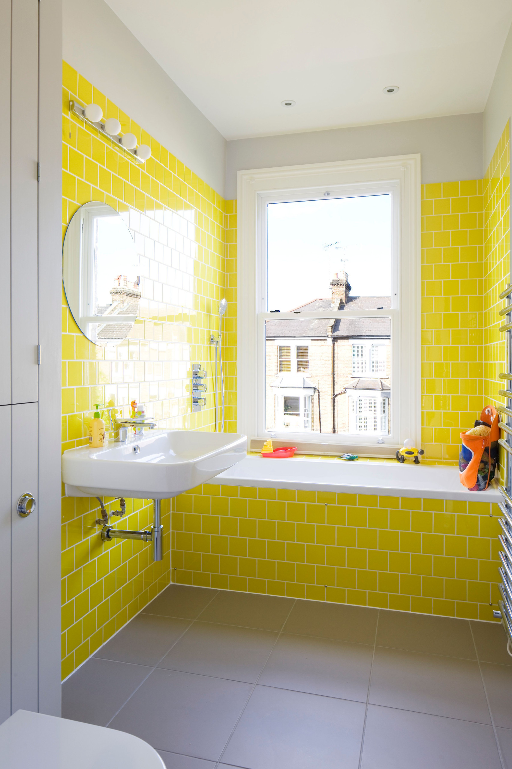 75 Kleine Badezimmer mit gelben Fliesen Ideen & Bilder - Oktober 2023 |  Houzz DE