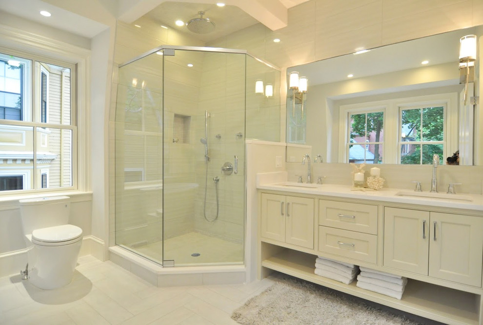 Inspiration pour une salle de bain principale victorienne de taille moyenne avec un lavabo posé, un placard à porte shaker, des portes de placard blanches, une baignoire indépendante, une douche d'angle, WC à poser, un carrelage blanc et un mur blanc.