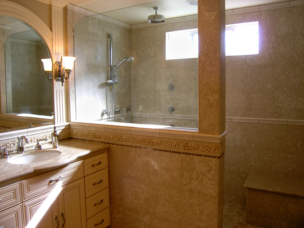 Example of a classic bathroom design in Orange County