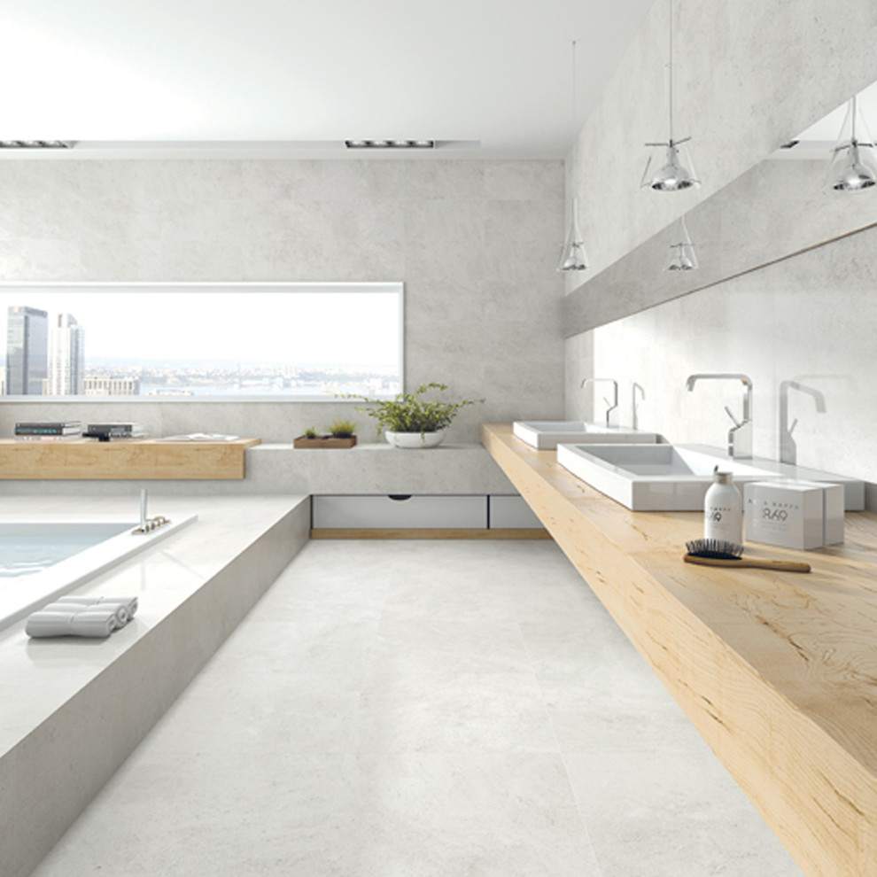 На фото: большая ванная комната в современном стиле с белой плиткой, керамогранитной плиткой, белыми стенами и полом из керамогранита с