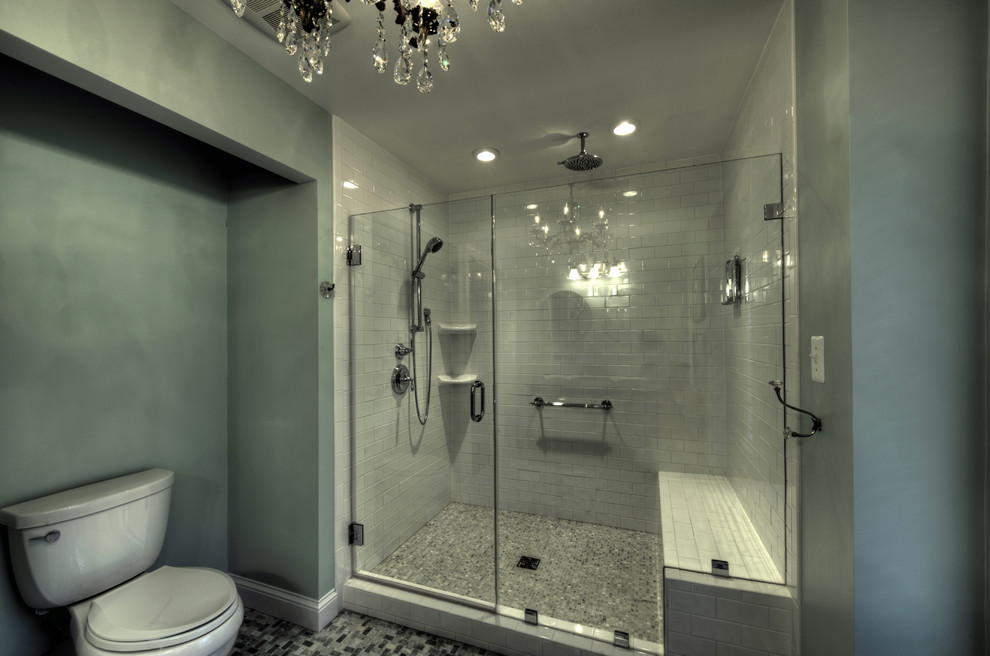 Inspiration pour une salle de bain traditionnelle.