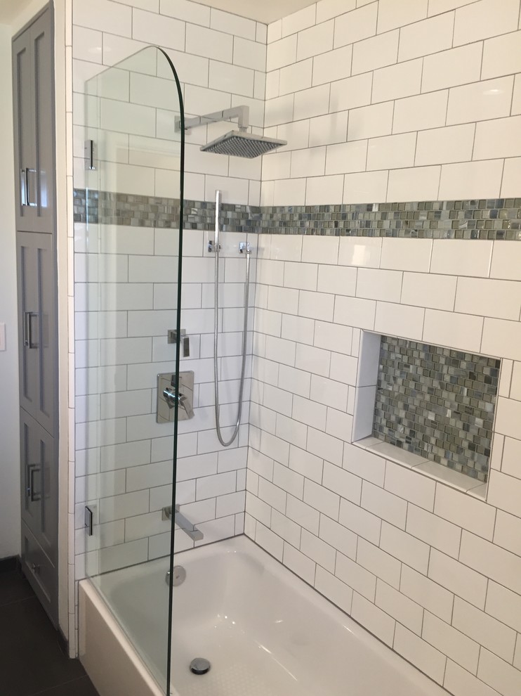 Inspiration för ett mellanstort vintage en-suite badrum