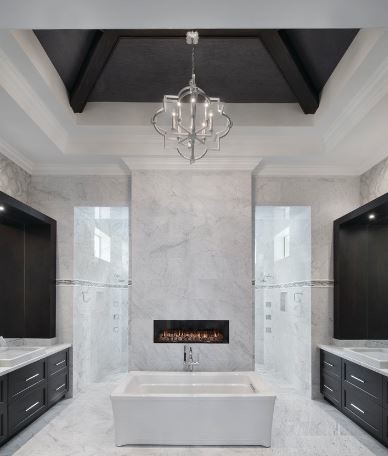 Foto på ett vintage en-suite badrum, med skåp i mörkt trä, ett fristående badkar, en dubbeldusch, vit kakel, marmorkakel, vita väggar, marmorgolv, marmorbänkskiva, vitt golv och med dusch som är öppen