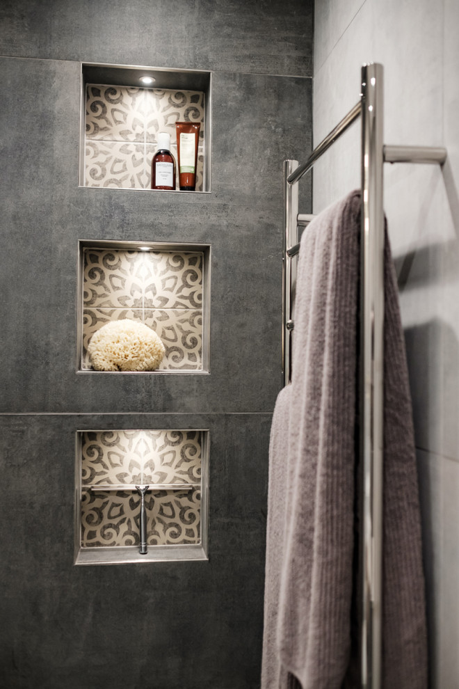 Design ideas for a medium sized urban ensuite bathroom in London with a walk-in shower, grey tiles, porcelain tiles, an open shower and a wall niche.