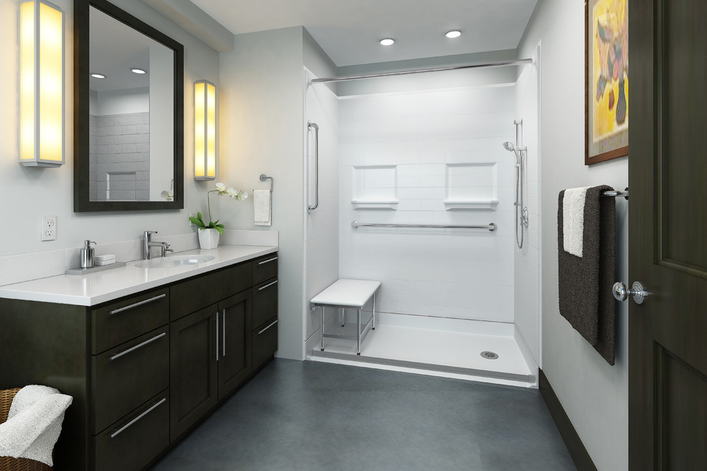 広いインダストリアルスタイルのおしゃれな浴室 (アルコーブ型シャワー、オープンシャワー) の写真