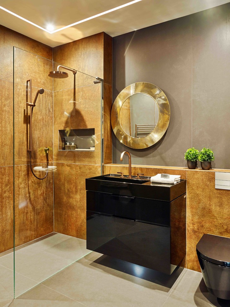Imagen de cuarto de baño contemporáneo pequeño con ducha abierta, sanitario de pared, baldosas y/o azulejos de porcelana, aseo y ducha, suelo de baldosas de porcelana y suelo gris