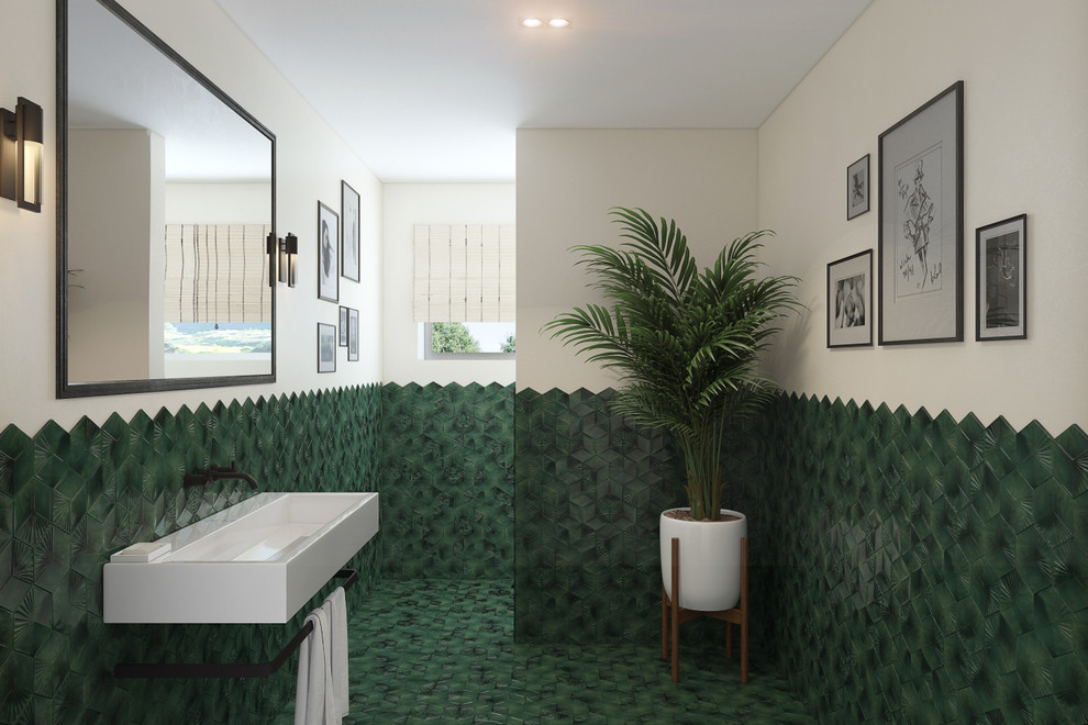 Inredning av ett eklektiskt badrum, med grön kakel, glaskakel, beige väggar och klinkergolv i porslin