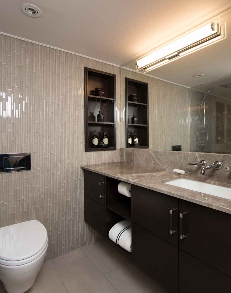 Inspiration för ett stort vintage en-suite badrum, med en toalettstol med hel cisternkåpa, beige kakel och ett avlångt handfat