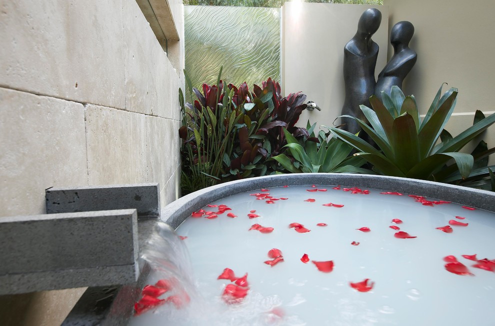 Photo of a contemporary bathroom in Sydney.